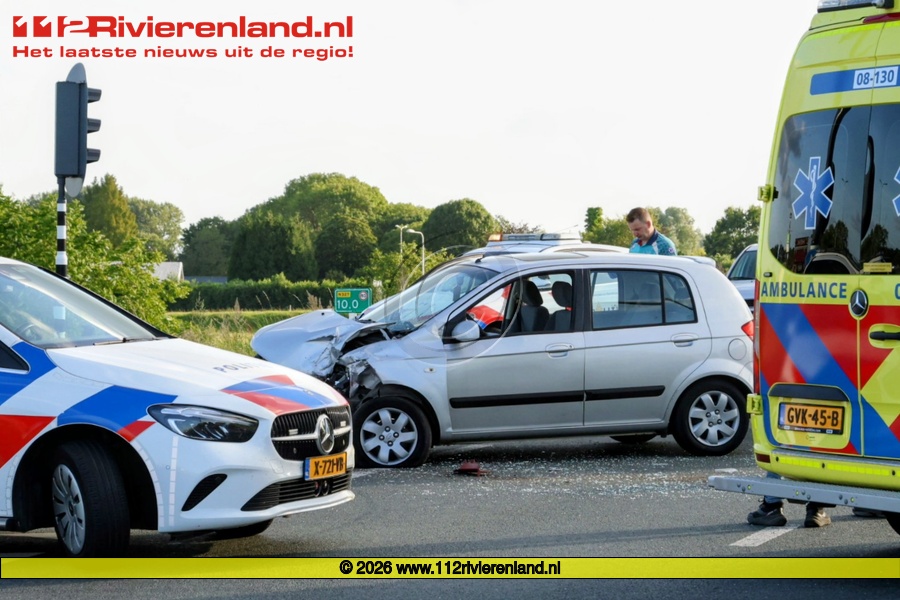 Gewonde bij botsing tussen auto en vrachtwagen