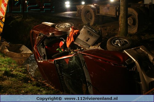 Auto in de sloot Remkettingweg