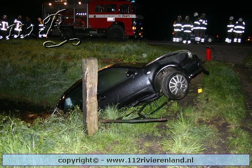 Vuren - Auto in de sloot Zeiving N830