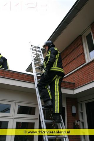 Dak raakt los door harde wind