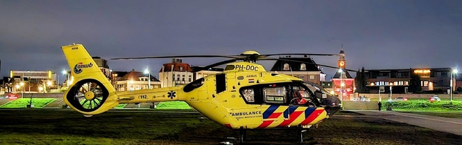 Traumahelikopter landt op Waalkade