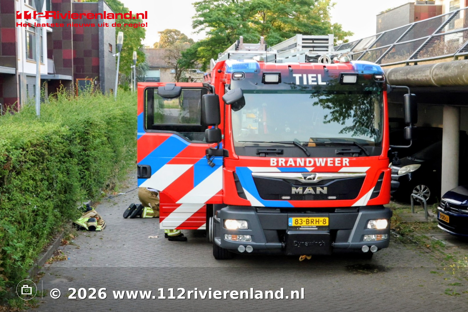 Rookontwikkeling in flat door pan op het vuur