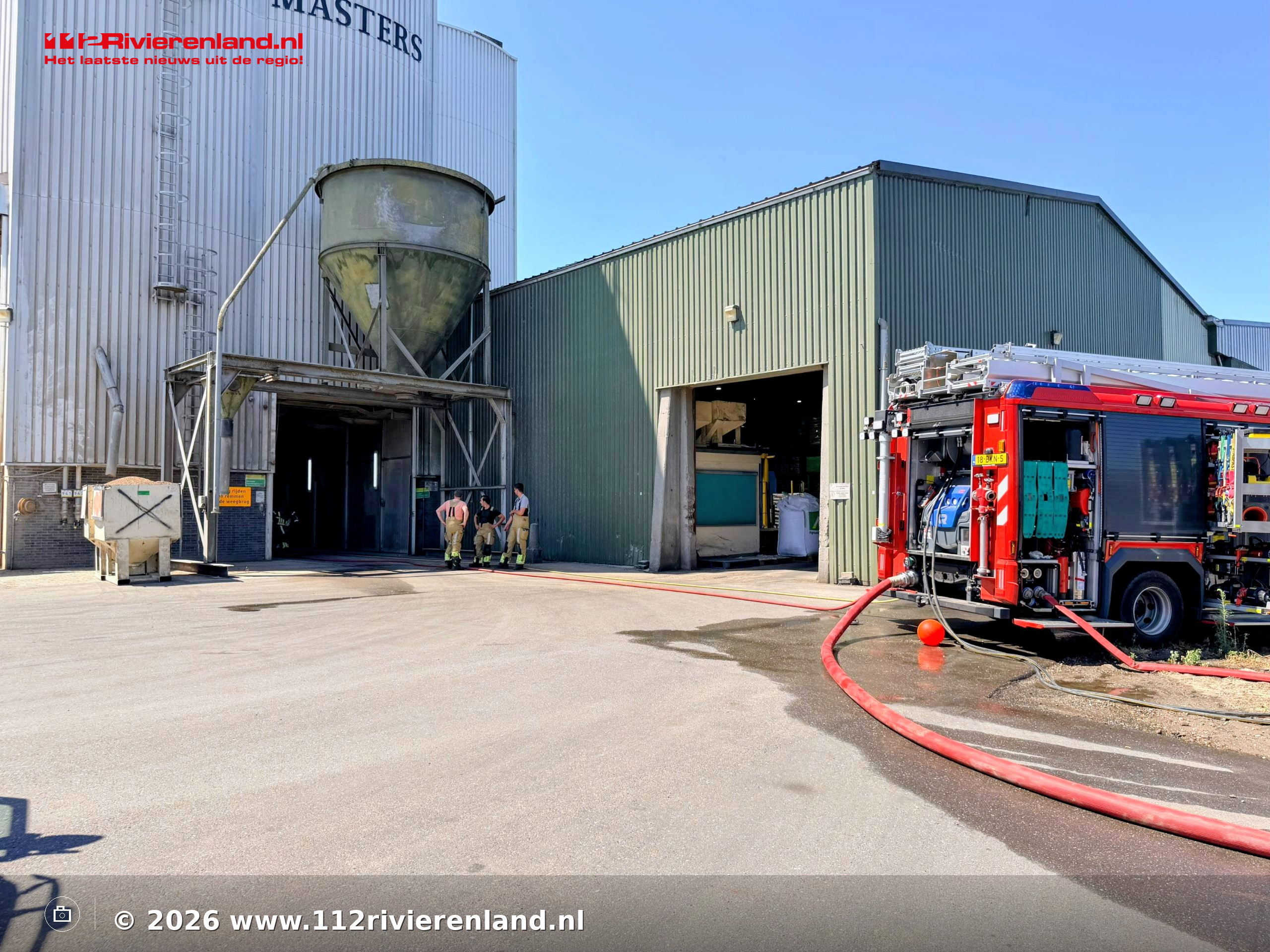 Grote inzet brandweer vanwege broei in silo bij veevoerbedrijf