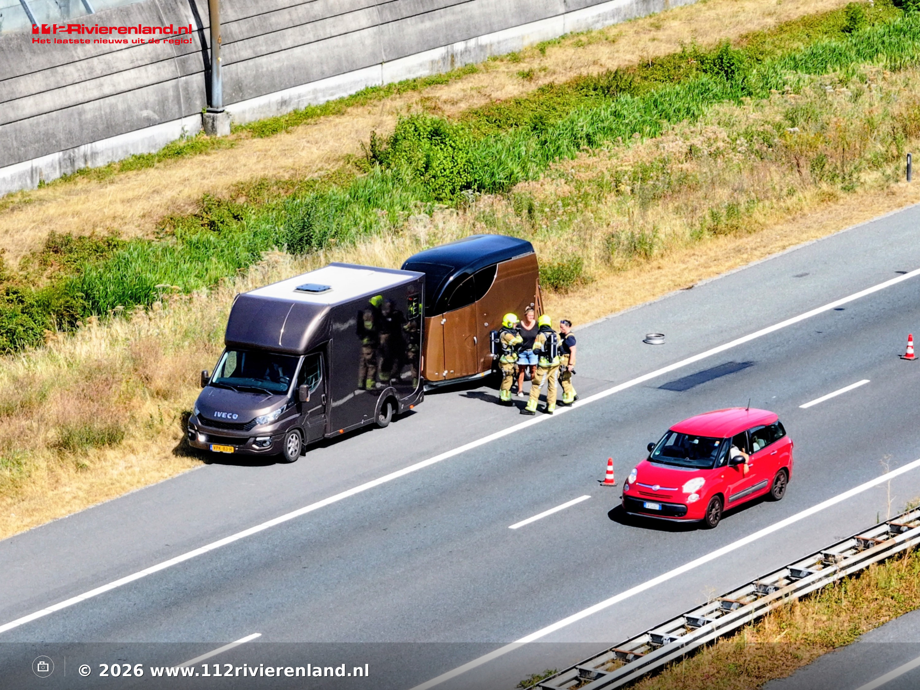 Afgebroken wiel bij paardenwagen zorgt voor lange file op A15