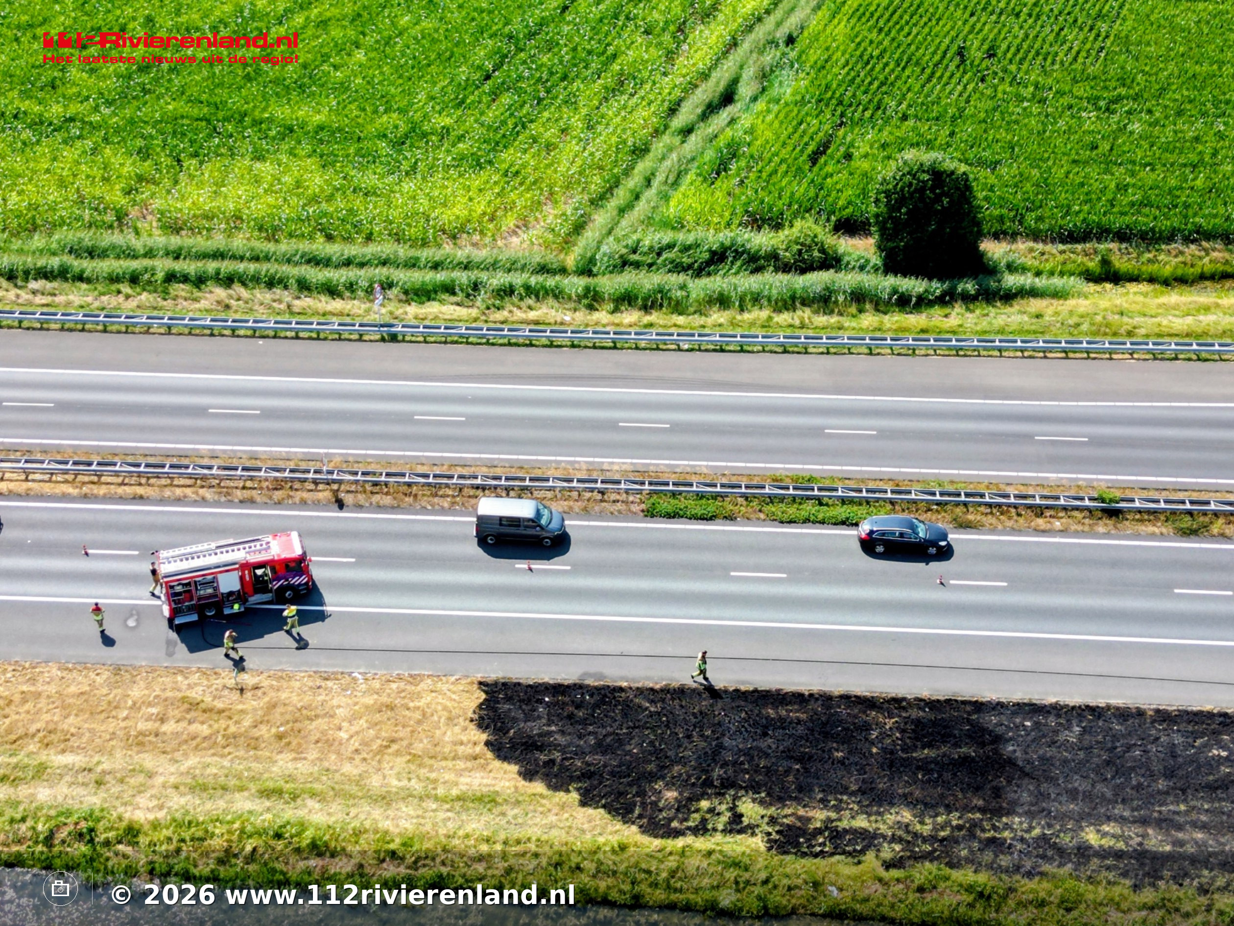 Bermbrand op A15 zorgt voor vijf kilometer file