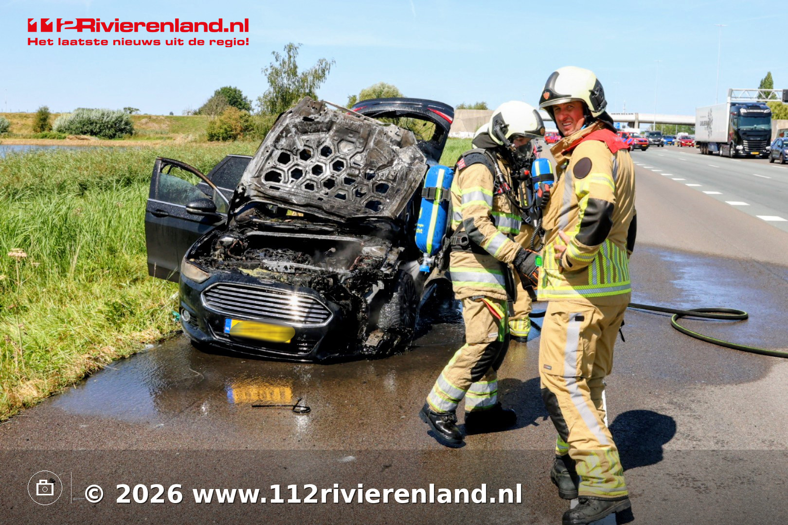 Personenauto volledig uitgebrand op A2