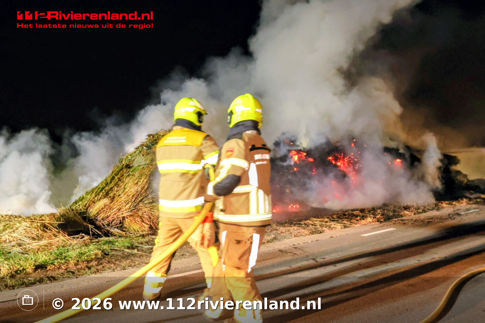 Grote berg riet in brand aan Bommelsestraat